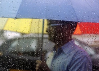 Επιμένουν οι βροχές και οι καταιγίδες την Τετάρτη – Αναλυτική πρόγνωση