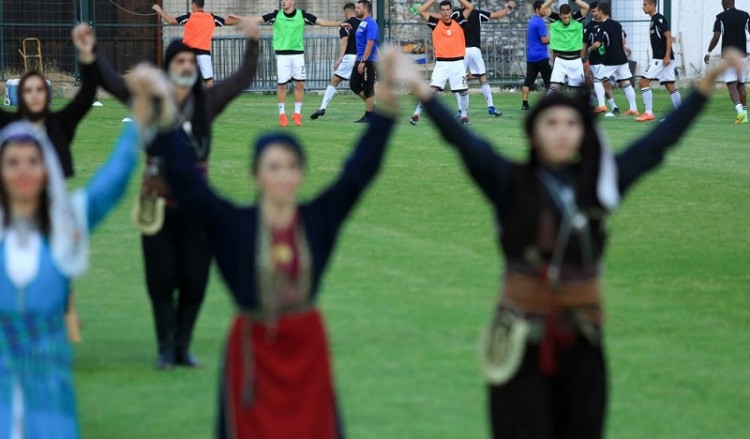 Ποντιακά, νεόνυμφοι και βραβεύσεις αθλητών στον φιλικό Δόξας Δράμας - ΠΑΟΚ (φωτο, βίντεο)