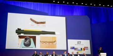 Ρωσικής κατασκευής πύραυλος έριξε το μαλαισιανό αεροπλάνο, λένε διεθνείς ερευνητές