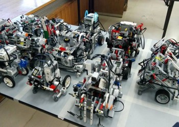 81η ΔΕΘ: Ρομπότ με ποντιακές φορεσιές στο περίπτερο του Πανεπιστημίου Μακεδονίας