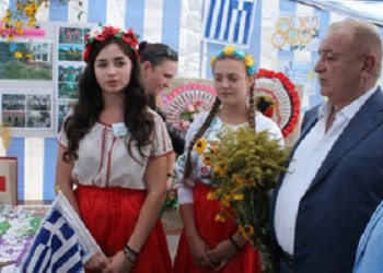 В Сартане устроили грандиозный праздник «Должны смеяться дети и в мирном мире жить»