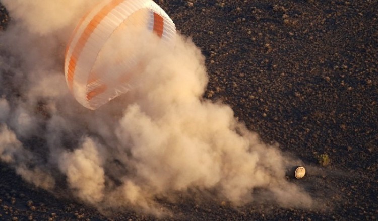 Το Soyuz προσεδαφίστηκε στο Καζακστάν μετά από 172 μέρες στο Διάστημα (βίντεο)