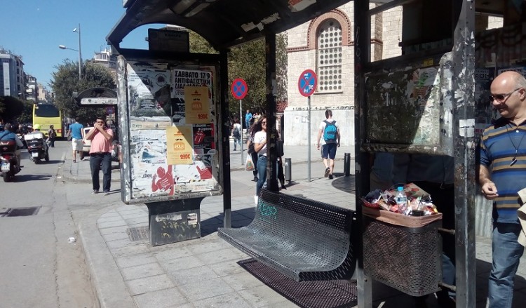 Θεσσαλονίκη: Περιμένοντας τα λεωφορεία...