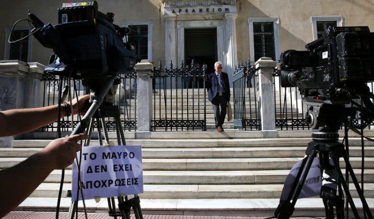 Και τυπικά αντισυνταγματικός ο νόμος Παππά για τις άδειες