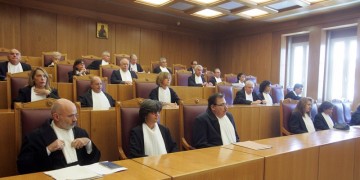 Απορρίφθηκαν τα ασφαλιστικά μέτρα των καναλιών για τις άδειες