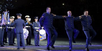 Η Πολεμική Αεροπορία χόρεψε συρτάκι την Κόκκινη Πλατεία (βίντεο)