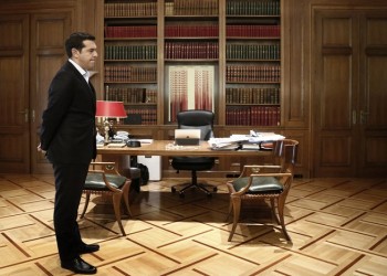 Ο Αλέξης Τσίπρας φόρεσε φανέλα του Αντετοκούνμπο και έστειλε μήνυμα κατά του ρατσισμού