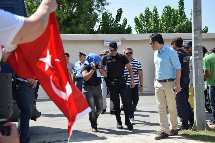 Στις 6 Δεκεμβρίου εξετάζεται η έκδοση των 8 Τούρκων αξιωματικών