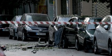 Ποιος ήταν χθες ο στόχος των βομβιστών στα Εξάρχεια – Αποκλεισμένη η περιοχή