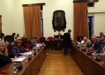 Τι θα γίνει με τις τηλεοπτικές άδειες και το ΕΣΡ – Σήμερα η Διάσκεψη των Προέδρων της Βουλής