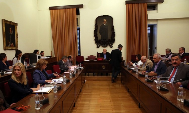 Τι θα γίνει με τις τηλεοπτικές άδειες και το ΕΣΡ – Σήμερα η Διάσκεψη των Προέδρων της Βουλής