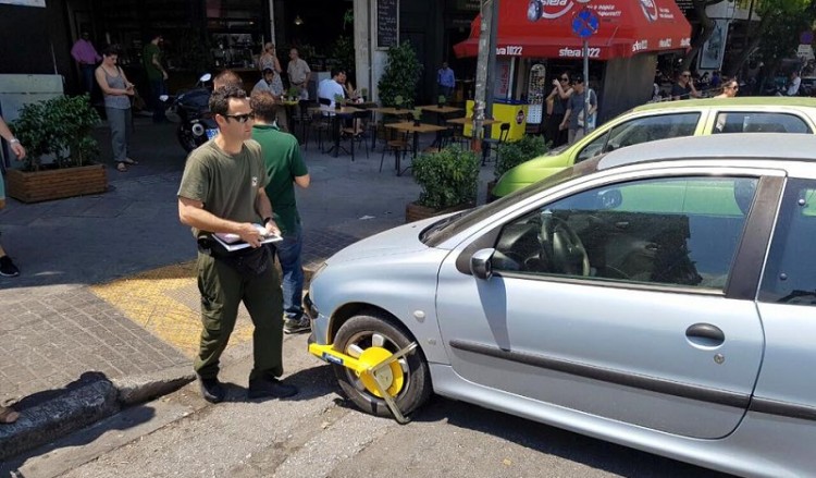 Αθήνα: Η Δημοτική Αστυνομία επιστρέφει πινακίδες από σήμερα