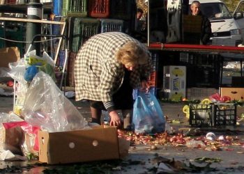 3,8 εκατ. Έλληνες ζουν σε συνθήκες φτώχειας