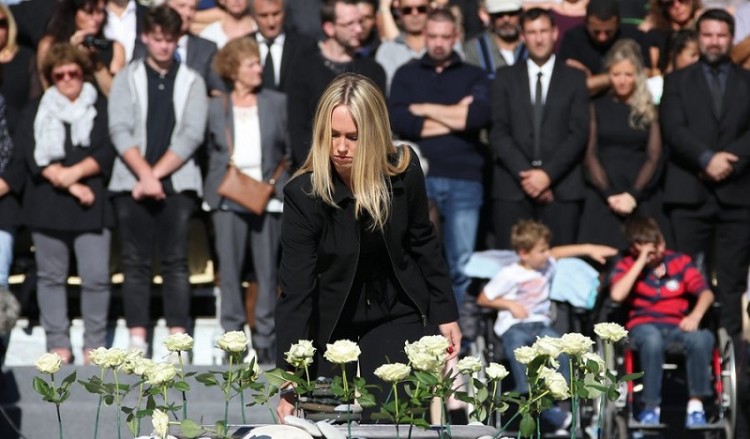 Η Γαλλία τίμησε τα θύματα της Νίκαιας
