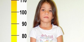 Κορίτσι 6 ετών σε σπίτι Ρομά στον Τύρναβο – Αναζητούνται οι γονείς