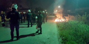 Βαρύ κλίμα στο Ωραιόκαστρο: Δύο πρόσφυγες νεκροί, νύχτα επεισοδίων (φωτο, βίντεο)