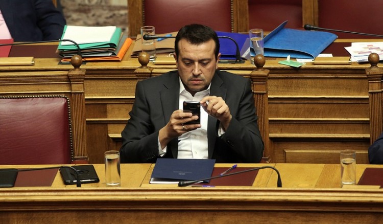 Στη Βουλή τροπολογία για τον αριθμό των αδειών