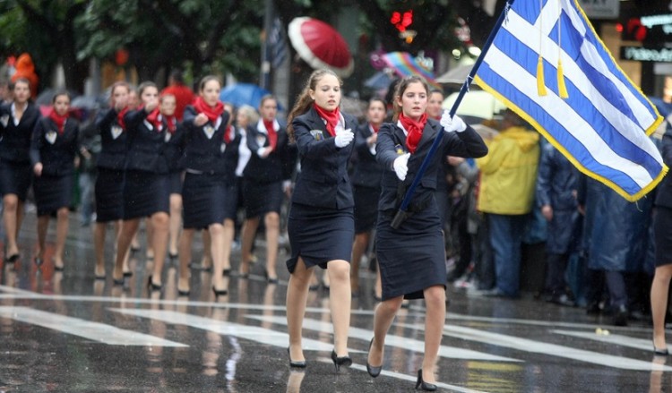 Βροχερός και κρύος καιρός το τριήμερο της 28ης Οκτωβρίου