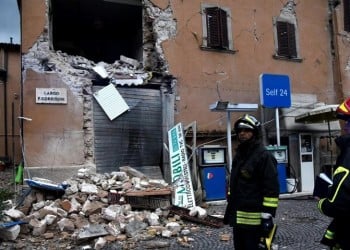 Νύχτα τρόμου στην Ιταλία μετά τον τριπλό σεισμό (βίντεο)