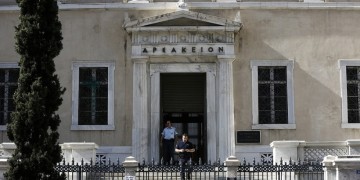 Οριστικό τέλος σε δώρα και επιδόματα δημοσίων υπαλλήλων