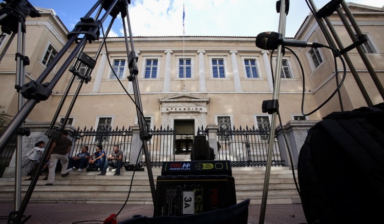 Τροπολογία Παππά για το «μαύρο» στα κανάλια που δεν πήραν άδεια