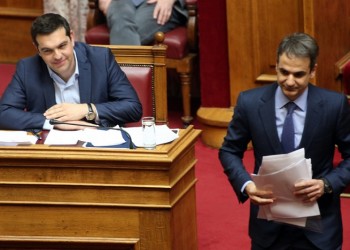 Τσίπρας-Μητσοτάκης μονομαχούν στη Βουλή για τη διαπλοκή