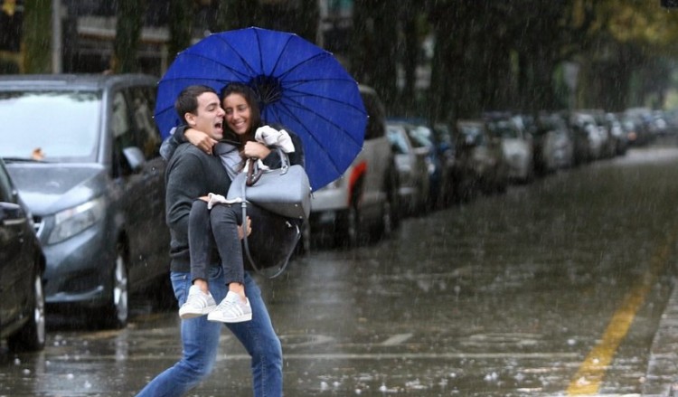 Βροχές και καταιγίδες σε όλη τη χώρα την Κυριακή
