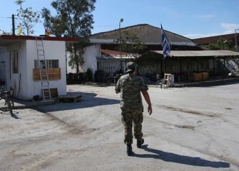 Τα ΜΑΤ εκκένωσαν τον Βοτανικό – Έγιναν συλλήψεις