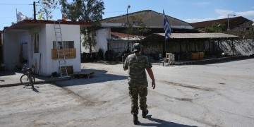 Τα ΜΑΤ εκκένωσαν τον Βοτανικό – Έγιναν συλλήψεις