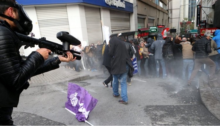 Τουρκία: Βίαιη καταστολή διαδηλώσεων κατά της προφυλάκισης βουλευτών του HDP και δημοσιογράφων (φωτο)