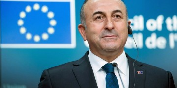 Η Τουρκία απειλεί να ακυρώσει τη συμφωνία για το Προσφυγικό