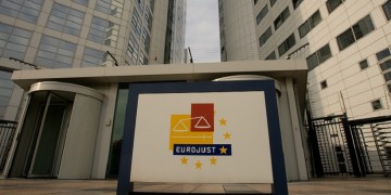 Επιχείρηση-σκούπα σε Ευρώπη και ΗΠΑ για ξέπλυμα χρήματος