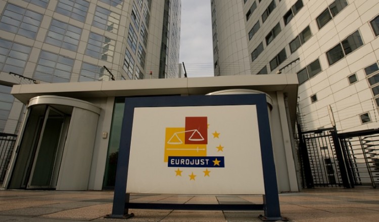 Επιχείρηση-σκούπα σε Ευρώπη και ΗΠΑ για ξέπλυμα χρήματος