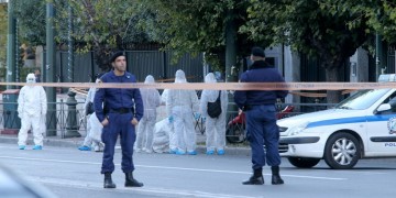 Τρομοκρατική επίθεση στη γαλλική πρεσβεία με τραυματία