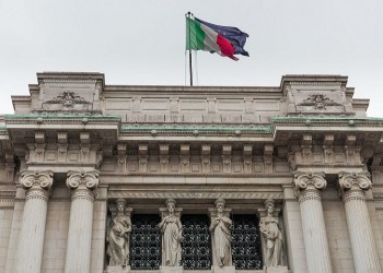 Oι Ιταλοί αδειάζουν τους λογαρισμούς τους και αγοράζουν χρυσό