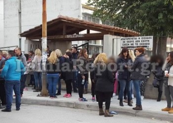 Συγκέντρωση διαμαρτυρίας γονέων στο 6ο Δημοτικό Λαμίας για τα προσφυγόπουλα