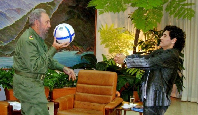 Συγκλονιστικός Μαραντόνα για την απώλεια του Φιντέλ Κάστρο
