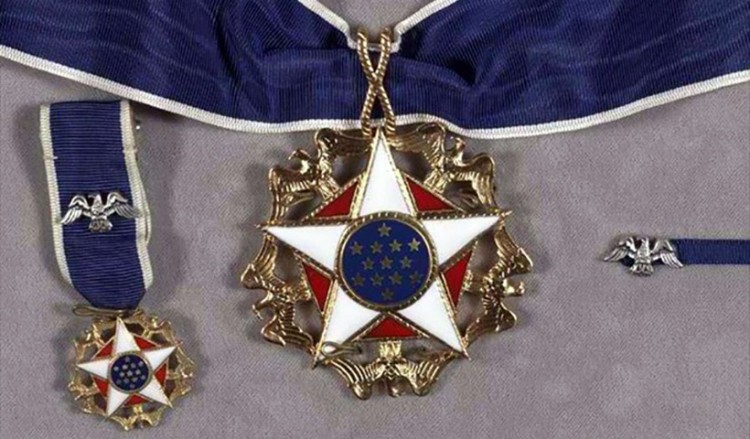 Ρόμπερτ ντε Νίρο, Τομ Χανκς, Μάικλ Τζόρνταν και άλλες 18 προσωπικότητες τιμά ο Ομπάμα με το Μετάλλιο της Ελευθερίας
