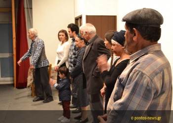 Άφθονο γέλιο στη θεατρική παράσταση «Ο γοτσιαμάνον θέλ’ μικρέσσα», στη Φυλή Αττικής (φωτο, βίντεο)