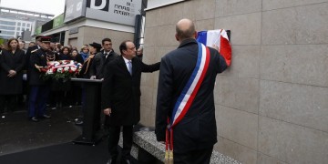 Ο Ολάντ κήρυξε την έναρξη των τελετών μνήμης για τα θύματα των επιθέσεων της 13ης Νοεμβρίου