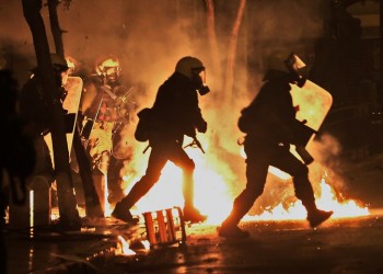 Ξεκίνησε η πορεία για το Πολυτεχνείο, κλείνουν σταθμοί του μετρό