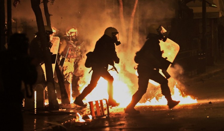 Ξεκίνησε η πορεία για το Πολυτεχνείο, κλείνουν σταθμοί του μετρό