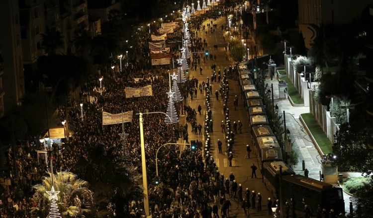 Ολοκληρώθηκε η ειρηνική και πολυπληθής πορεία μνήμης για το Πολυτεχνείο