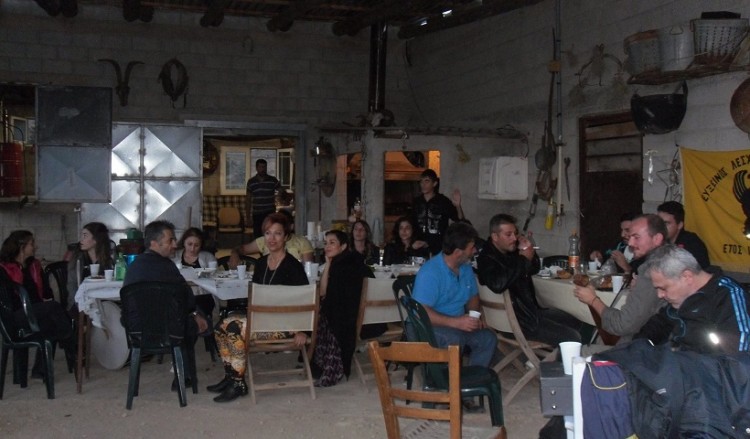 Οι Πόντιοι έφτιαξαν κρητική ρακή κι έστησαν ποντιακό γλέντι στο Κεραμούτσι Ηρακλείου (φωτο)