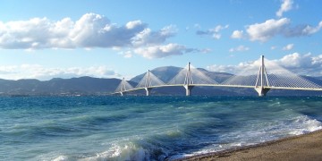 Έκλεισε το Ρίο-Αντίρριο λόγω καιρού