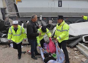 Νεκροί σε μετωπική σύγκρουση σχολικού με φορτηγό στην Κερύνεια
