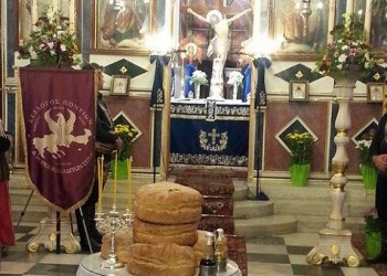 Με ζιπκοφόρους η περιφορά της εικόνας των Αγίων Αναργύρων στη Σύρο (βίντεο) - Media Gallery