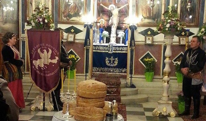 Με ζιπκοφόρους η περιφορά της εικόνας των Αγίων Αναργύρων στη Σύρο (βίντεο) - Media Gallery