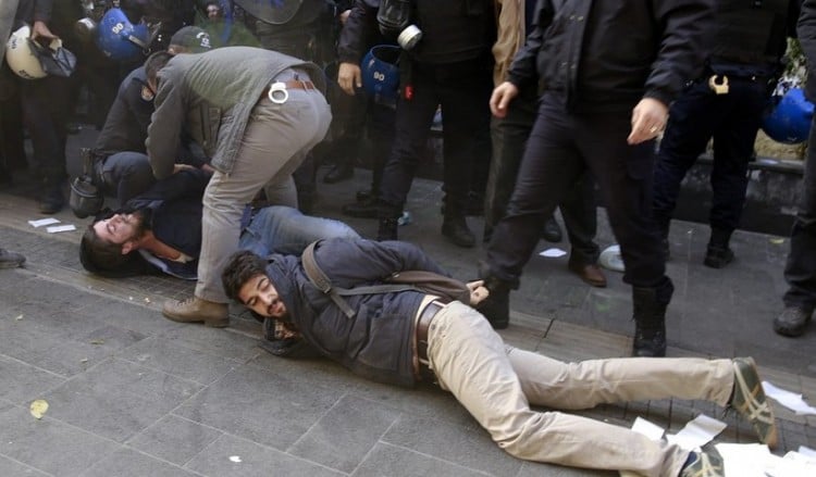 Θύελλα από την προφυλάκιση ηγεσίας και βουλευτών του HDP στην Τουρκία