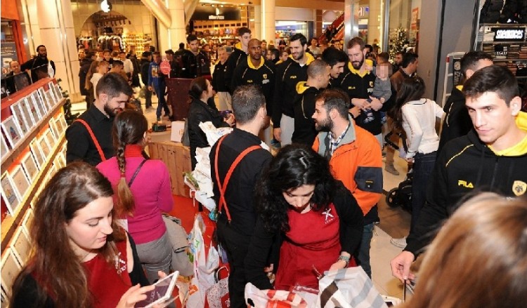 Οι παίκτες της ΑΕΚ σε έκθεση με Ευχοστολίδια του ΟΠΑΠ (φωτο, βίντεο)